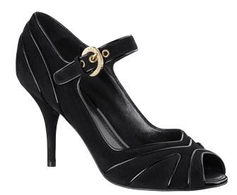 Precio:$147.000 Color nego /Ante de cabrito /Ribetes de piel de becerro de charol /Hebilla Louis Vuitton dorada /Taloneta acolchada para mayor comodidad /Suela de piel /Tacón de 9 cm